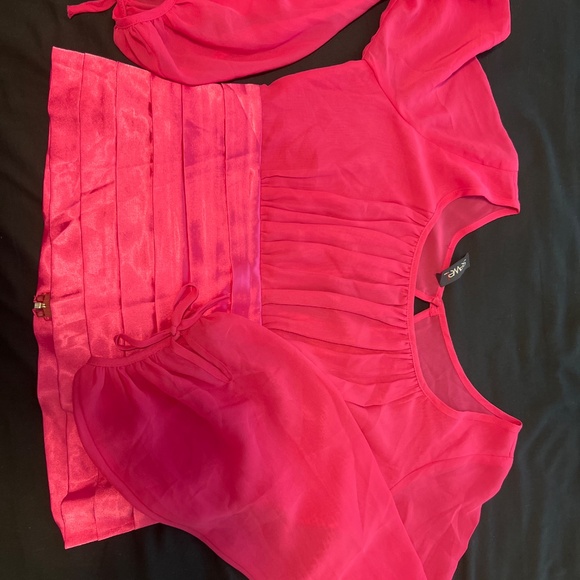 Beautiful top - Picture 2 of 4